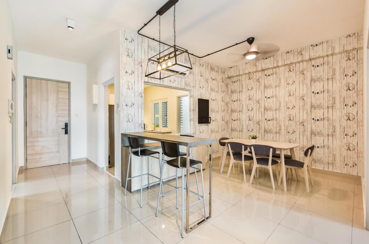 Seasons Luxury Apartment By Jk Home Джохор-Бару Экстерьер фото